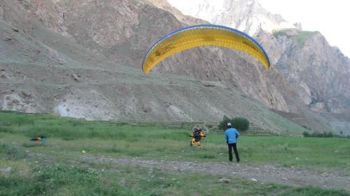 walking in pakistan journey to the roof of the world