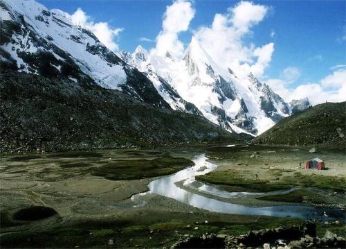 walking in pakistan journey to the roof of the world