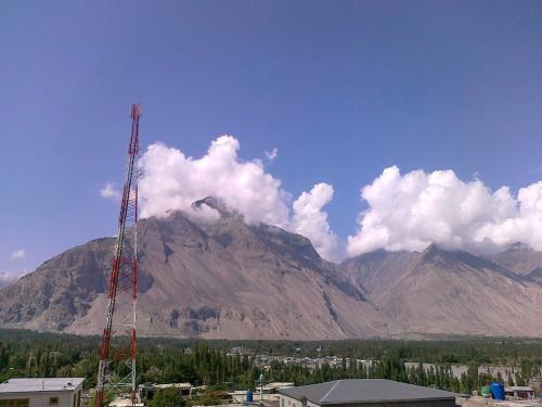 walking in pakistan journey to the roof of the world